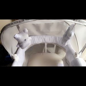 Ingenuity™ Lullanight Soothing Bassinet in Grey (used)